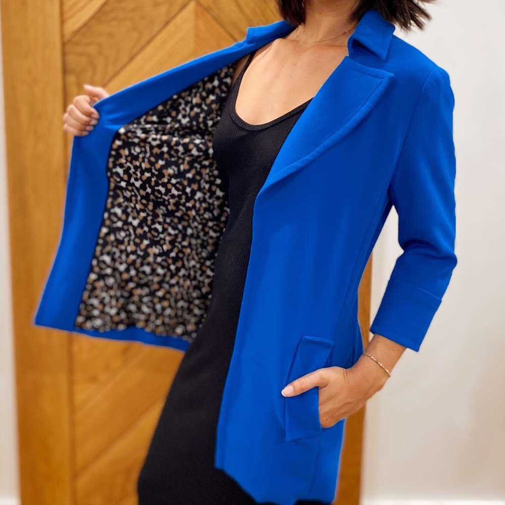 Gorgeous Carmen Marc Valvo blazer. Size small, new without tags.